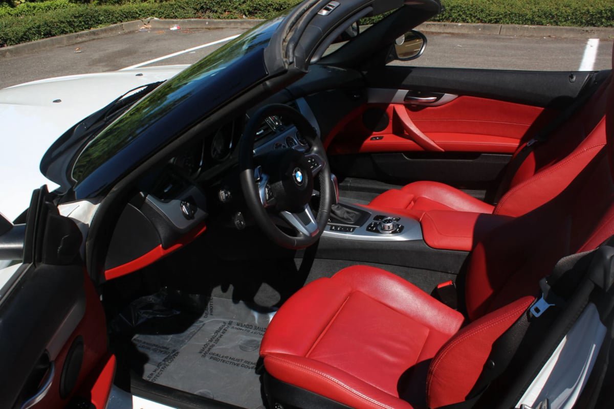 Used 2011 BMW Z4 sDrive30i image 23