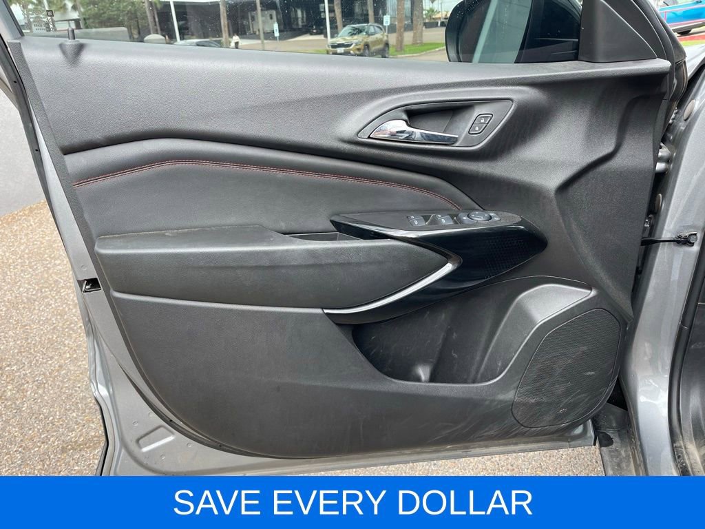 Used 2025 Chevrolet Trax RS w/ Sunroof Package FWD image 13