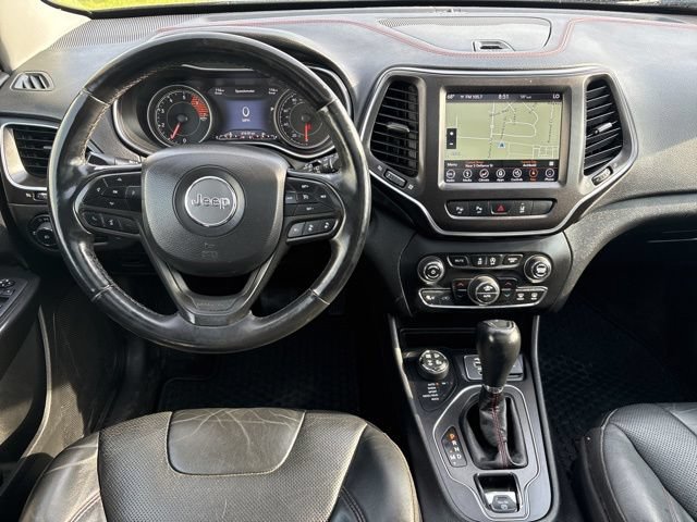 Used 2019 Jeep Cherokee Trailhawk AWD/4WD image 3