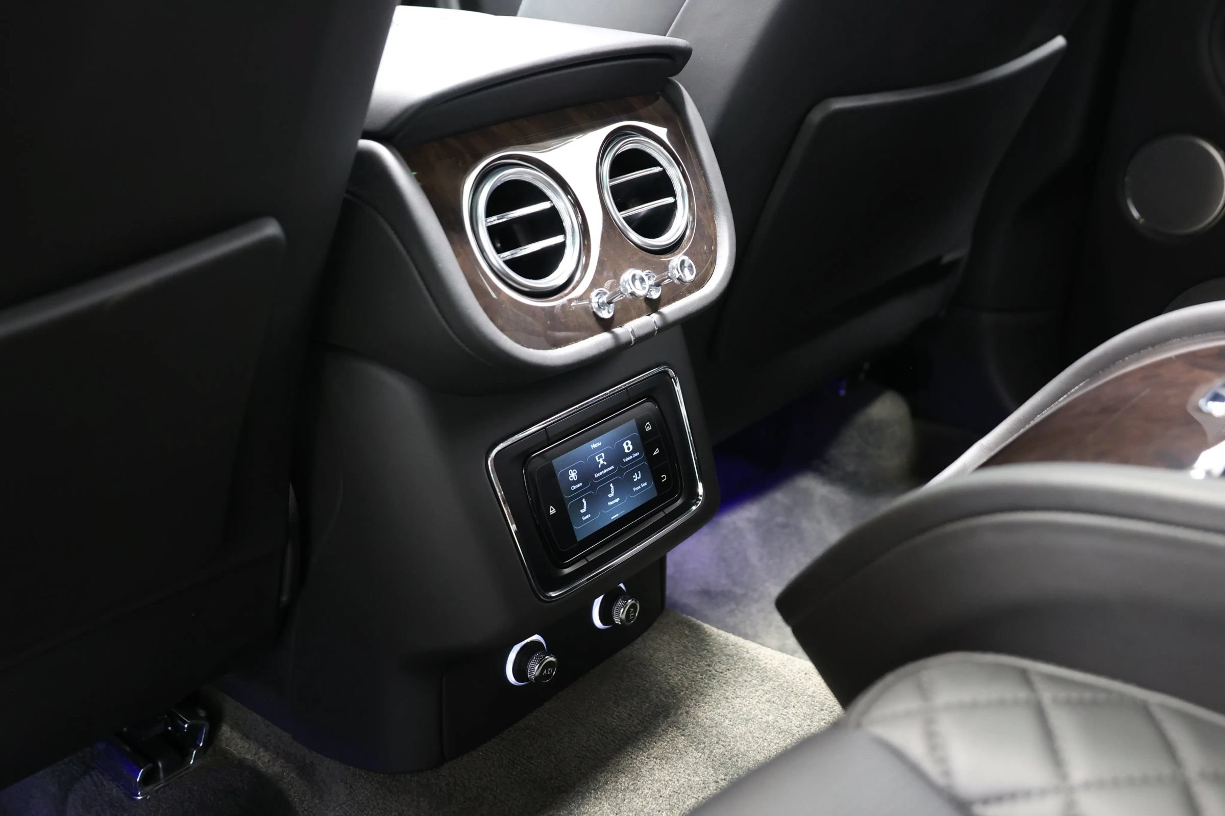 Used 2020 Bentley Bentayga Plug-In Hybrid AWD/4WD image 63