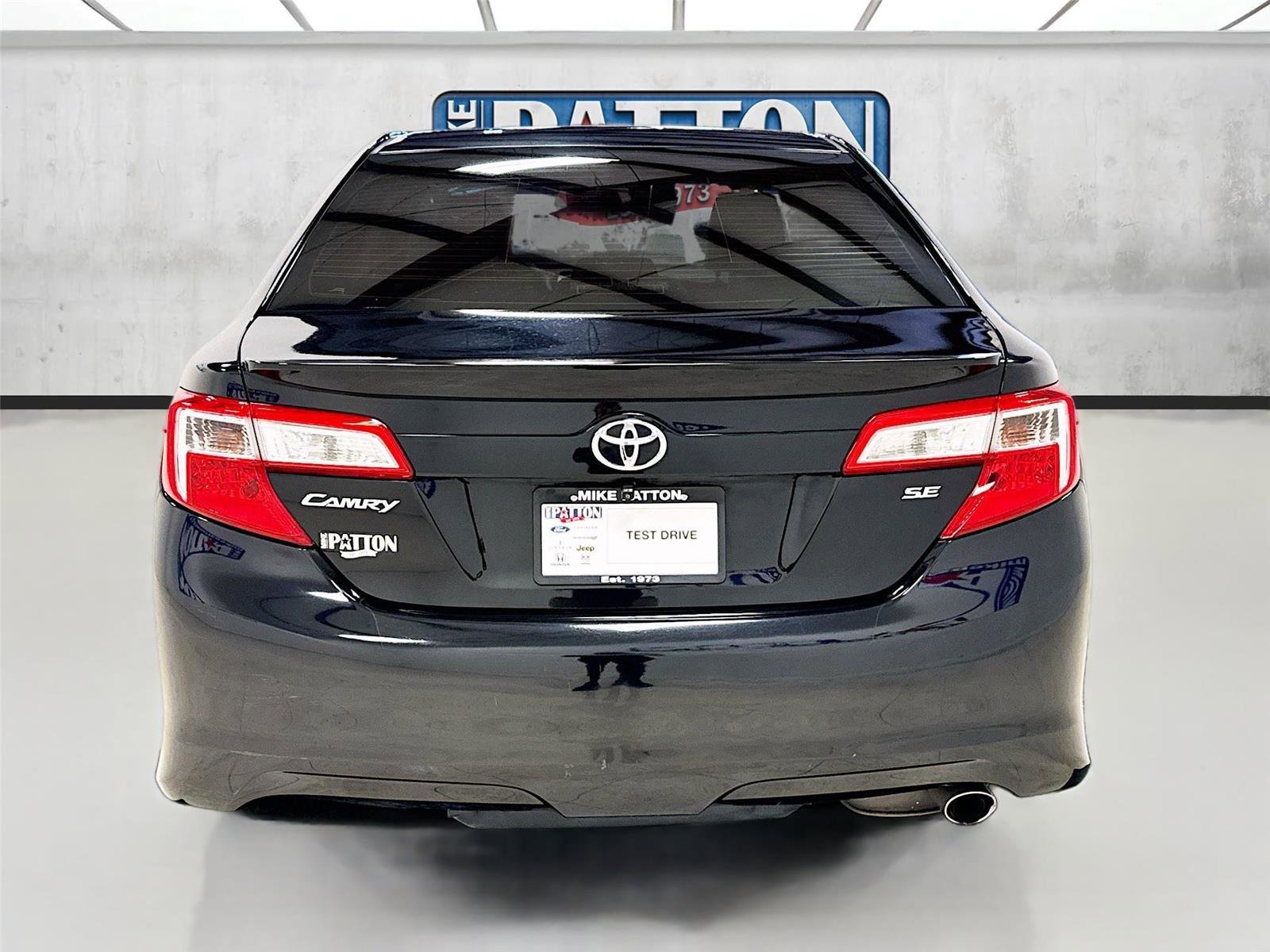 Used 2013 Toyota Camry SE FWD image 6