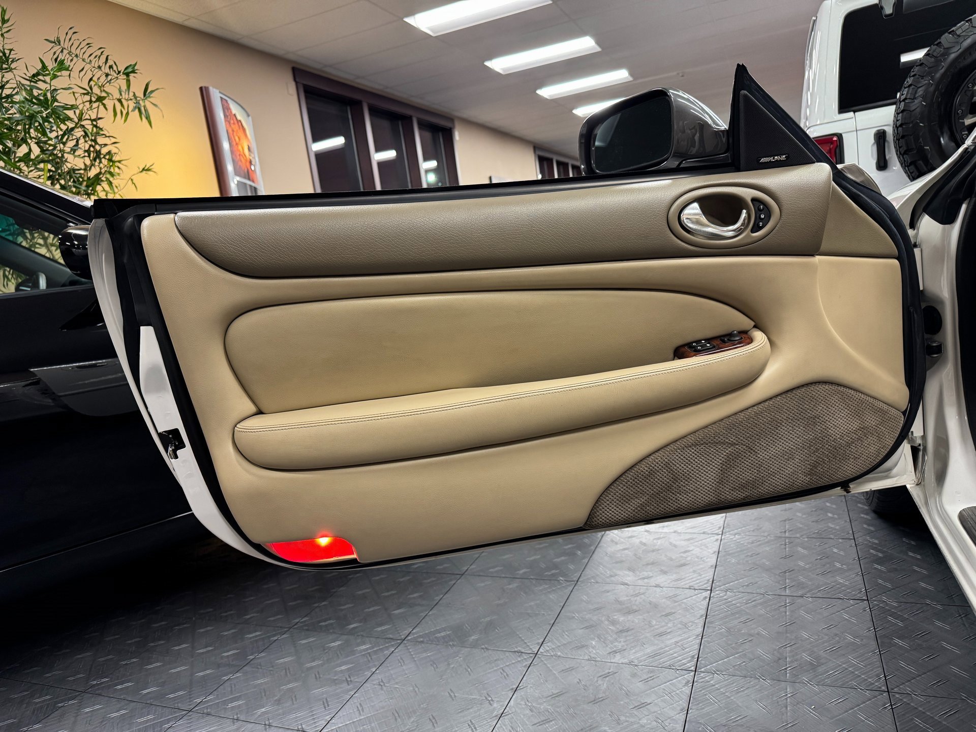 Used 2003 Jaguar XK8 Convertible image 34