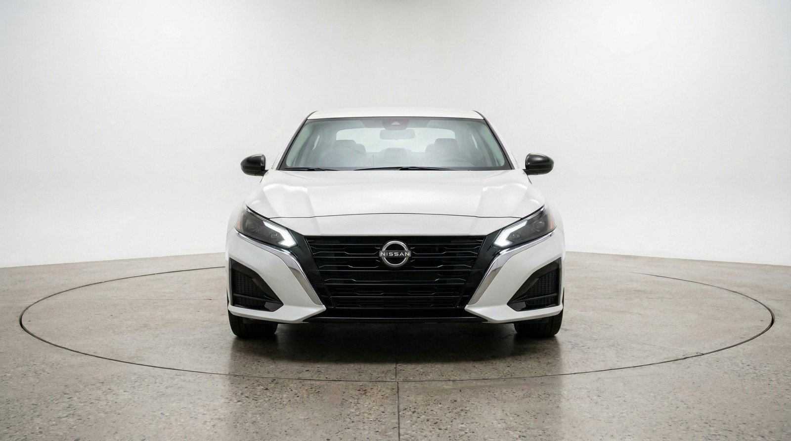 Used 2025 Nissan Altima 2.5 SV FWD image 2