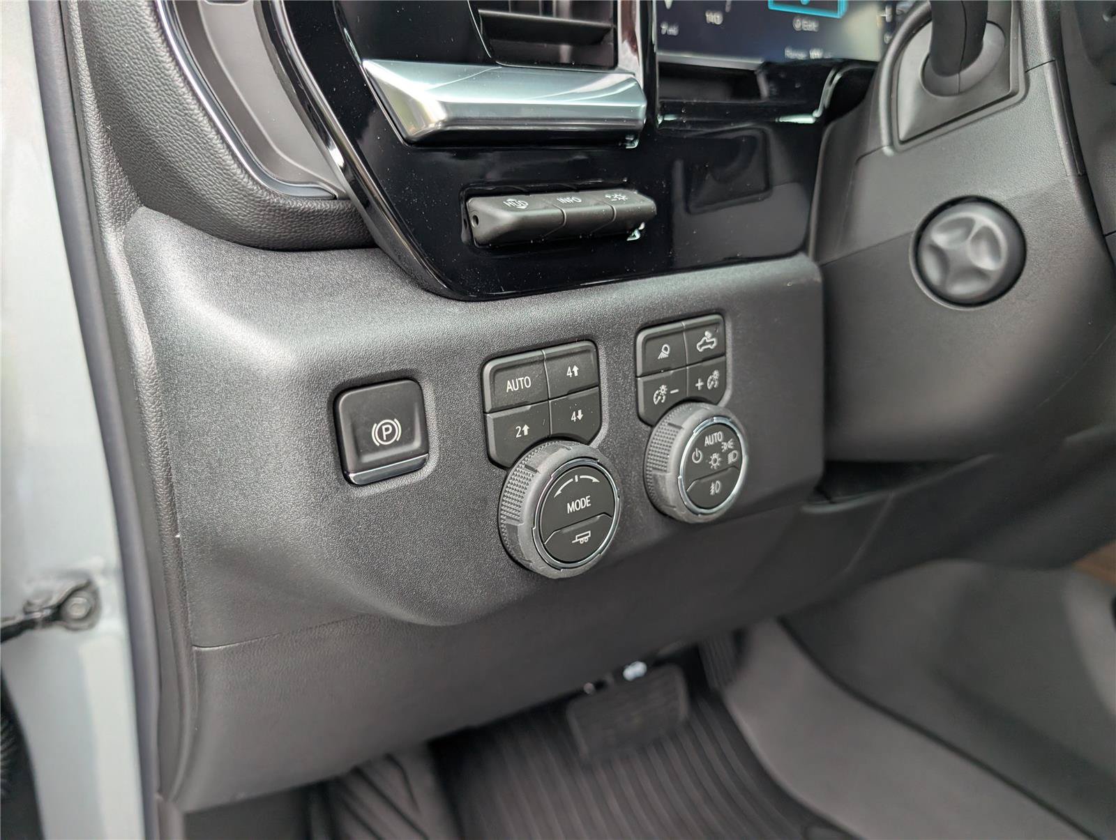 New 2026 Chevrolet Silverado 1500 High Country w/ Technology Package AWD/4WD image 21