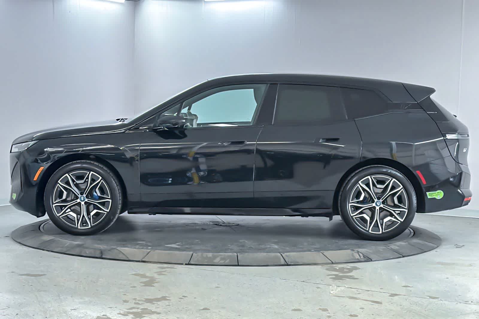 Used 2024 BMW iX xDrive50 w/ Sport Package AWD/4WD image 5