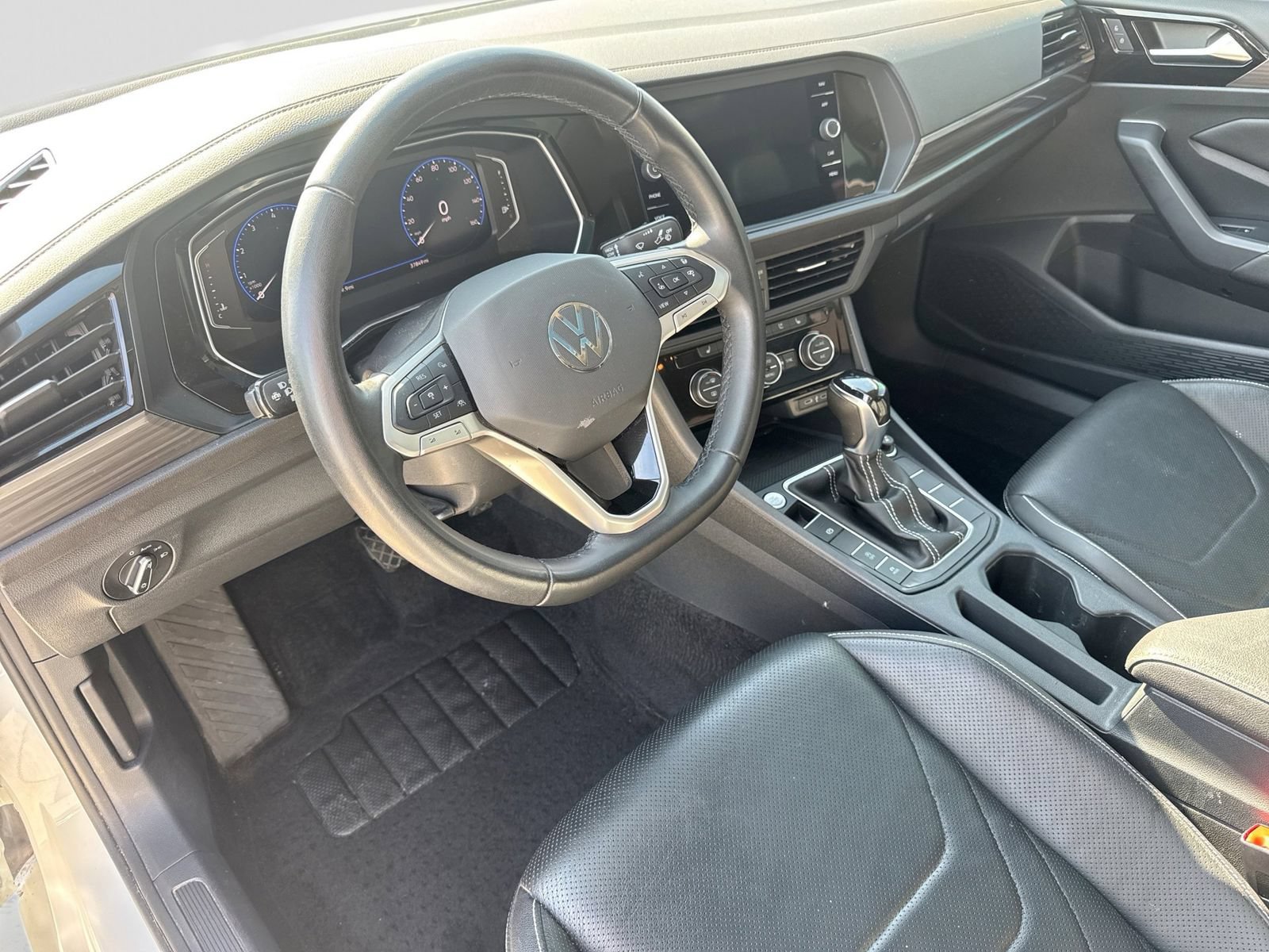 Used 2024 Volkswagen Jetta SEL FWD image 2