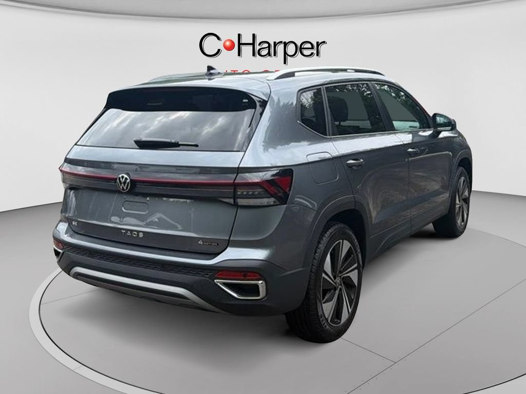 Used 2025 Volkswagen Taos SE AWD/4WD image 2