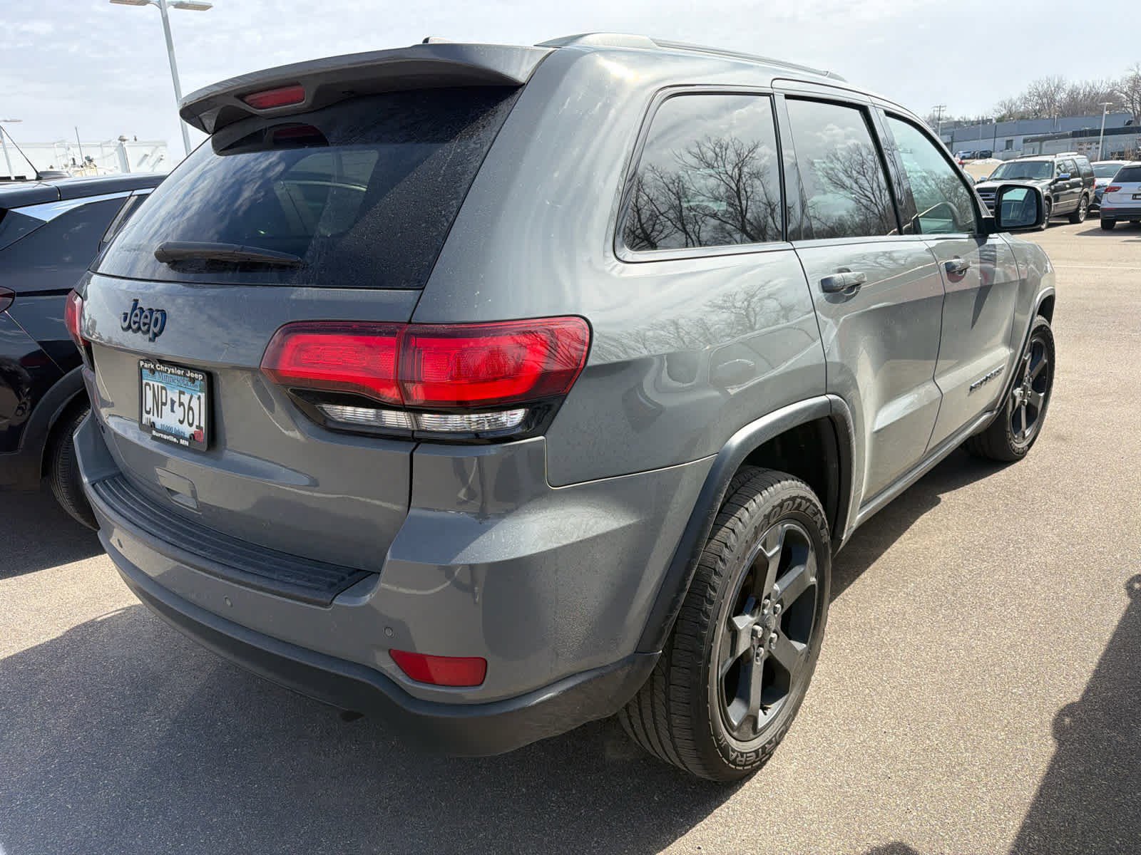 Used 2019 Jeep Grand Cherokee Laredo image 4