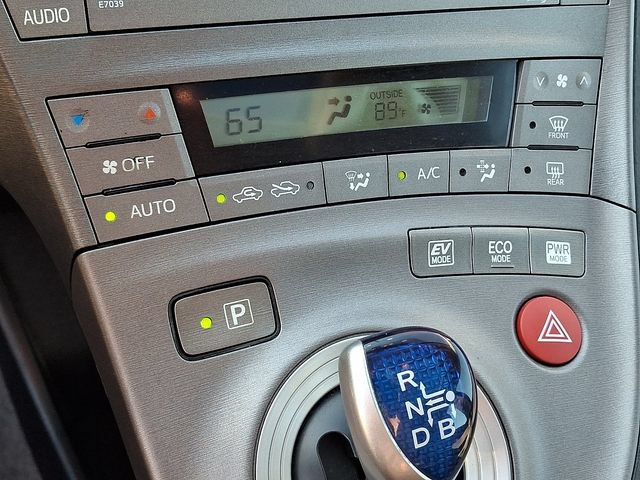 Used 2013 Toyota Prius Four w/ Deluxe Solar Roof Pkg FWD image 16