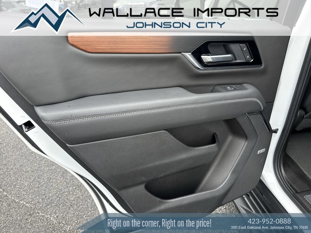 Used 2025 GMC Yukon Denali AWD/4WD image 36