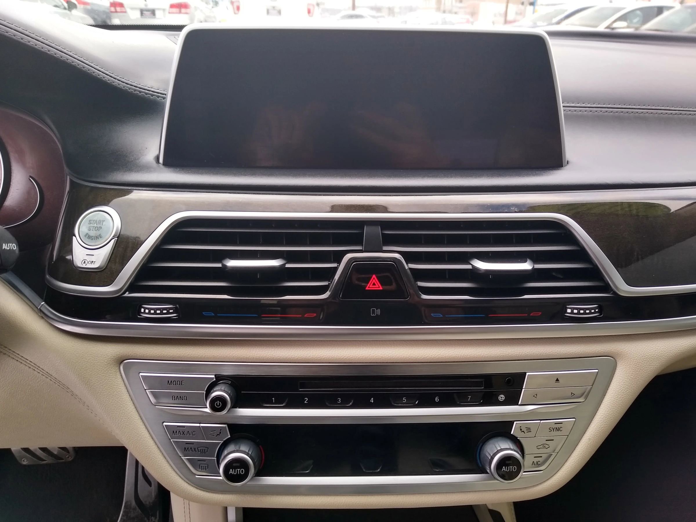 Used 2016 BMW 750i xDrive image 14