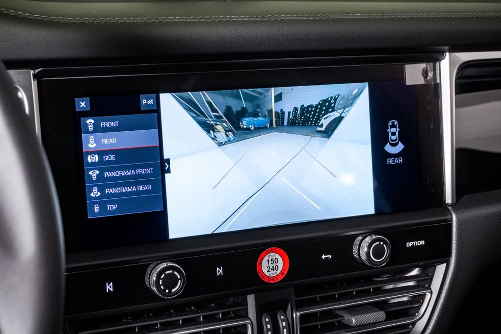 Certified 2026 Porsche Macan AWD/4WD image 23