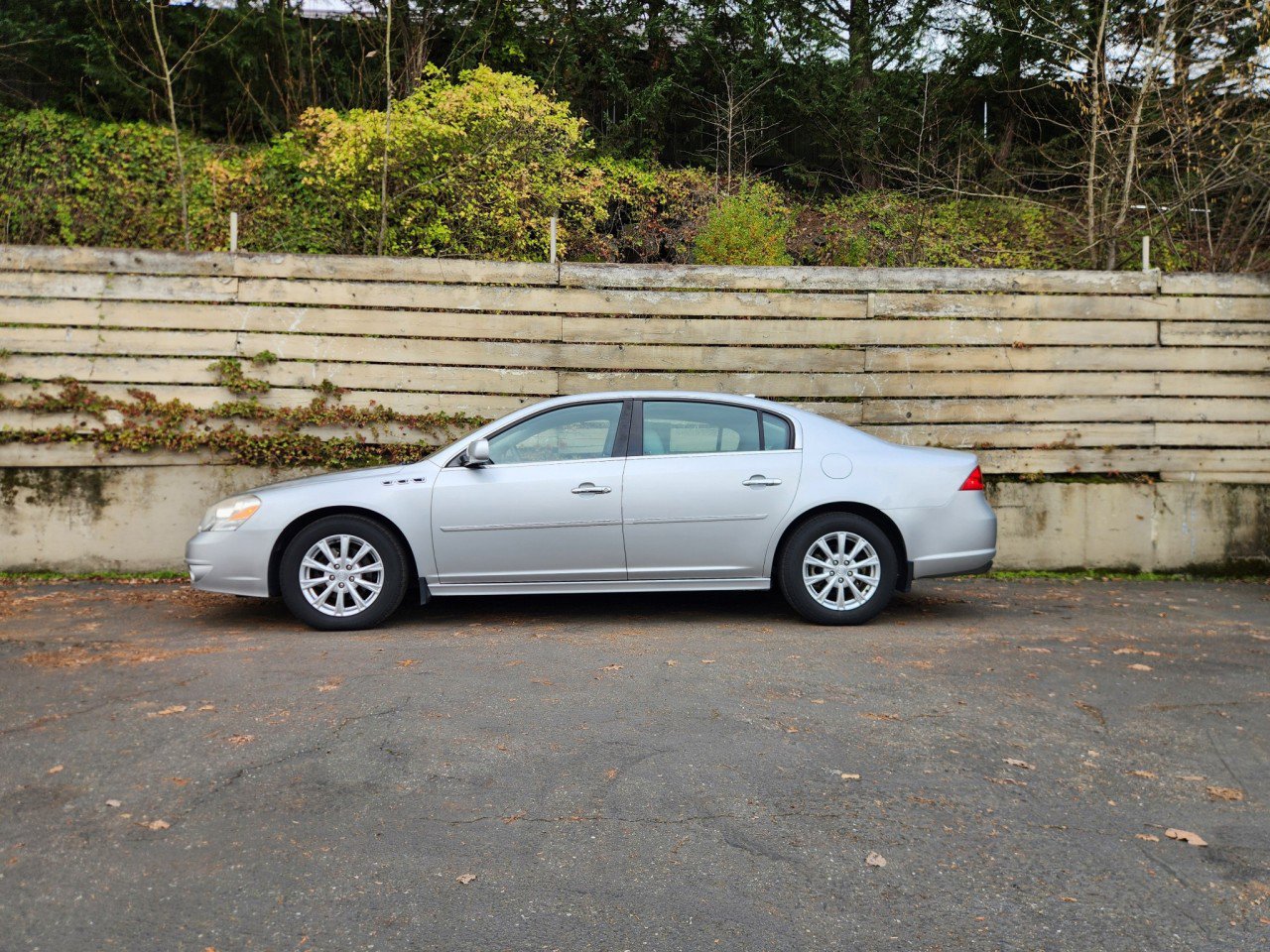 Used 2011 Buick Lucerne CXL w/ Driver Confidence Package image 5