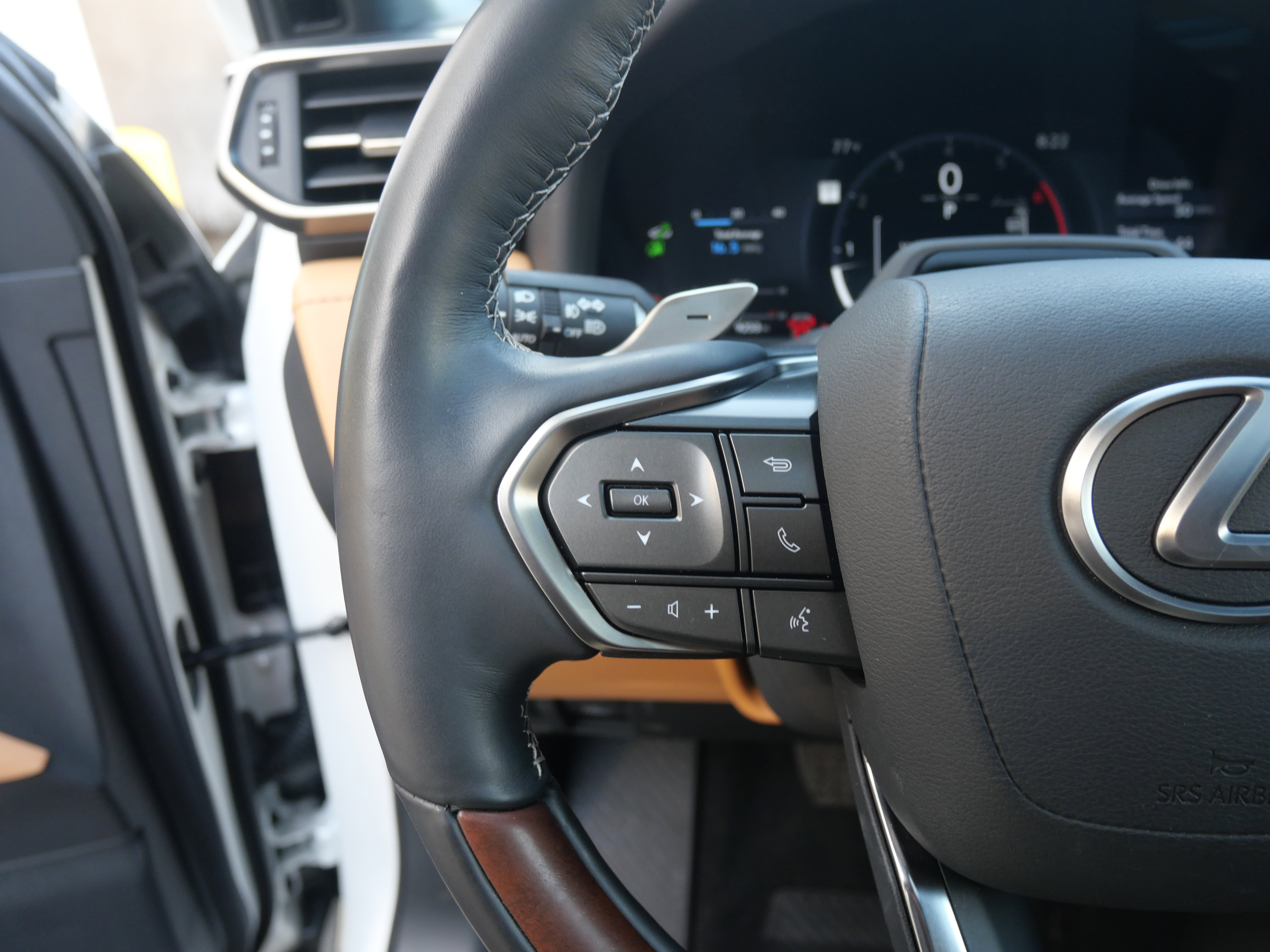 Used 2025 Lexus LX 600 4WD w/ Luxury Package image 14