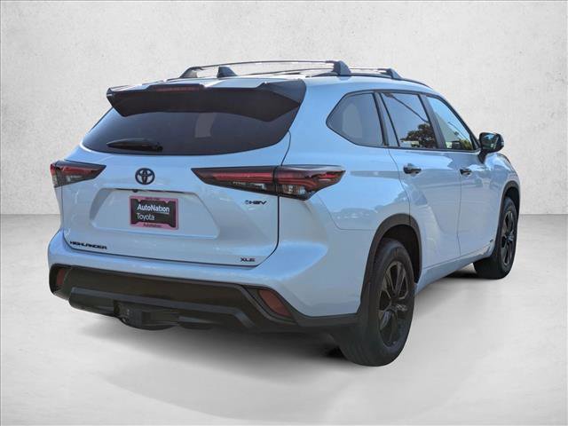 New 2025 Toyota Highlander XLE image 2