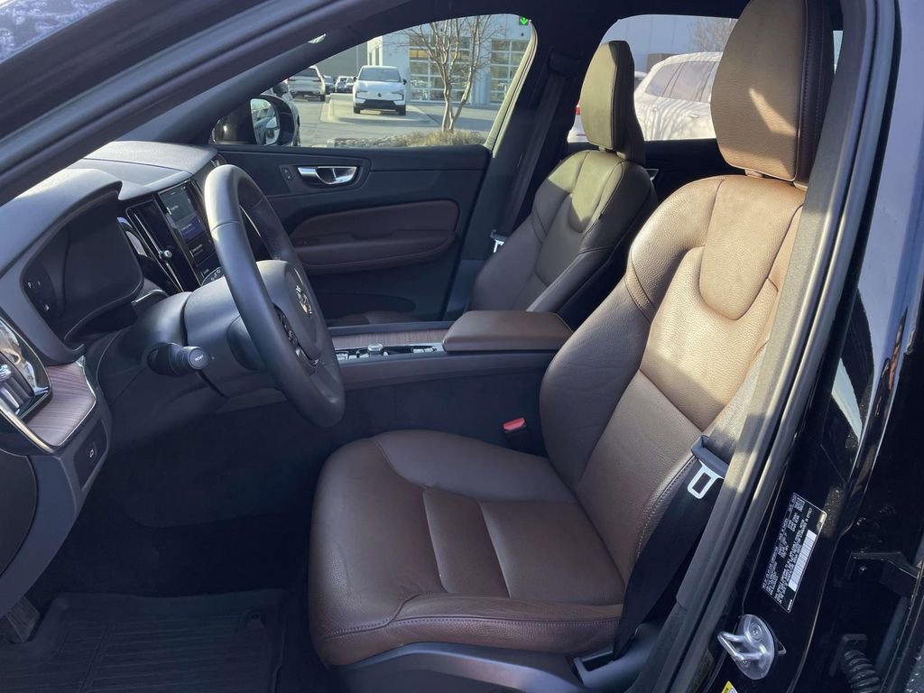 Used 2023 Volvo XC60 B5 Plus w/ Climate Package image 8