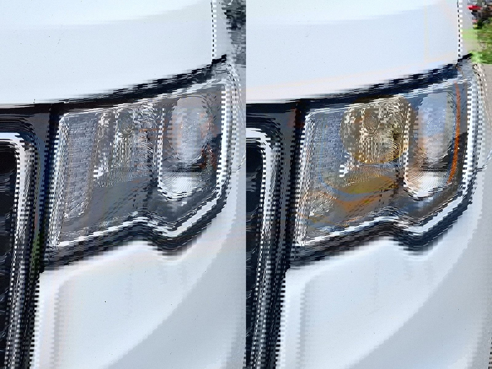 Used 2021 Jeep Grand Cherokee Laredo image 9