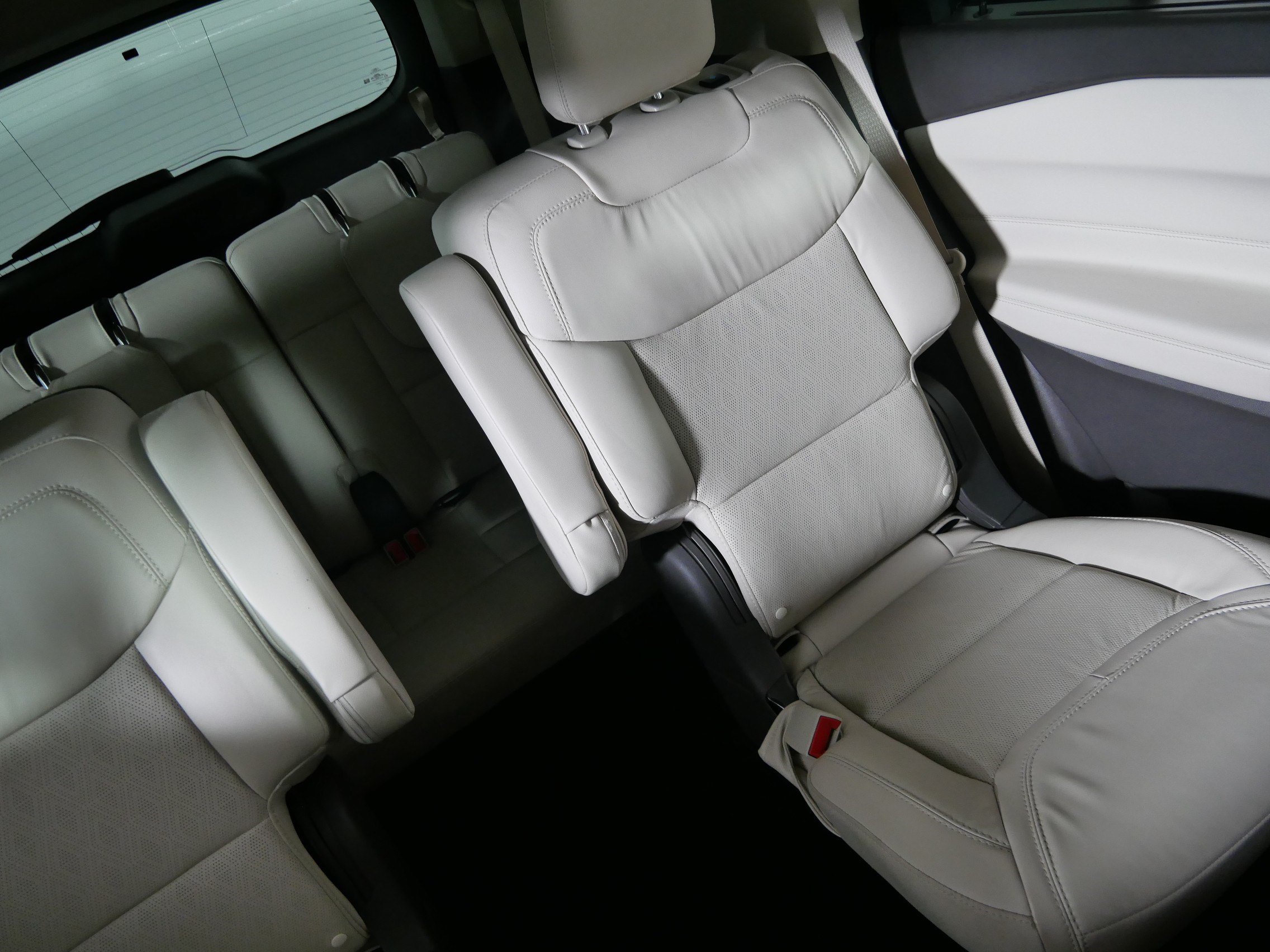 Used 2022 Ford Explorer Platinum w/ Premium Technology Package AWD/4WD image 14