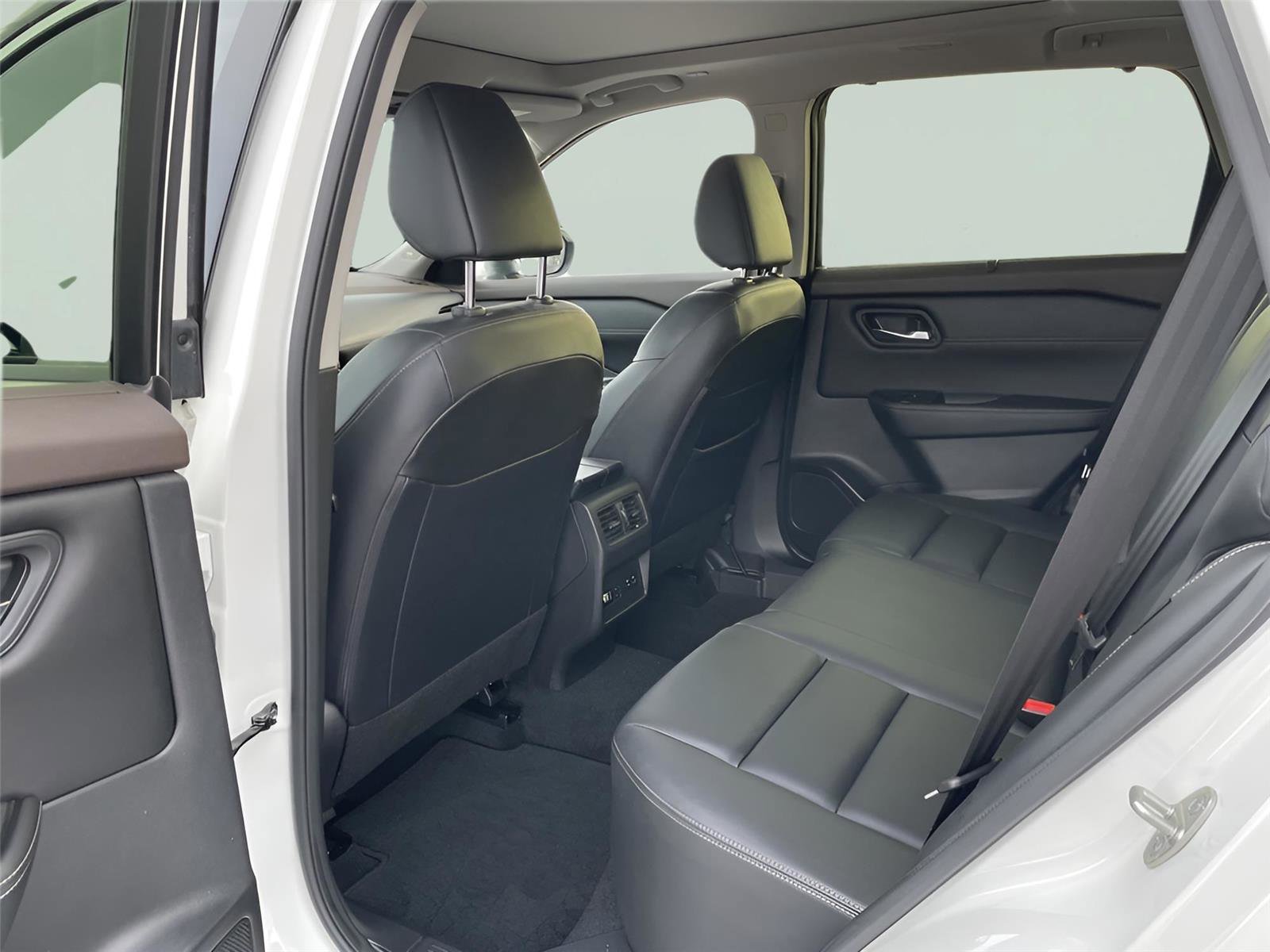 Used 2023 Nissan Rogue SL w/ SL Premium Package image 12