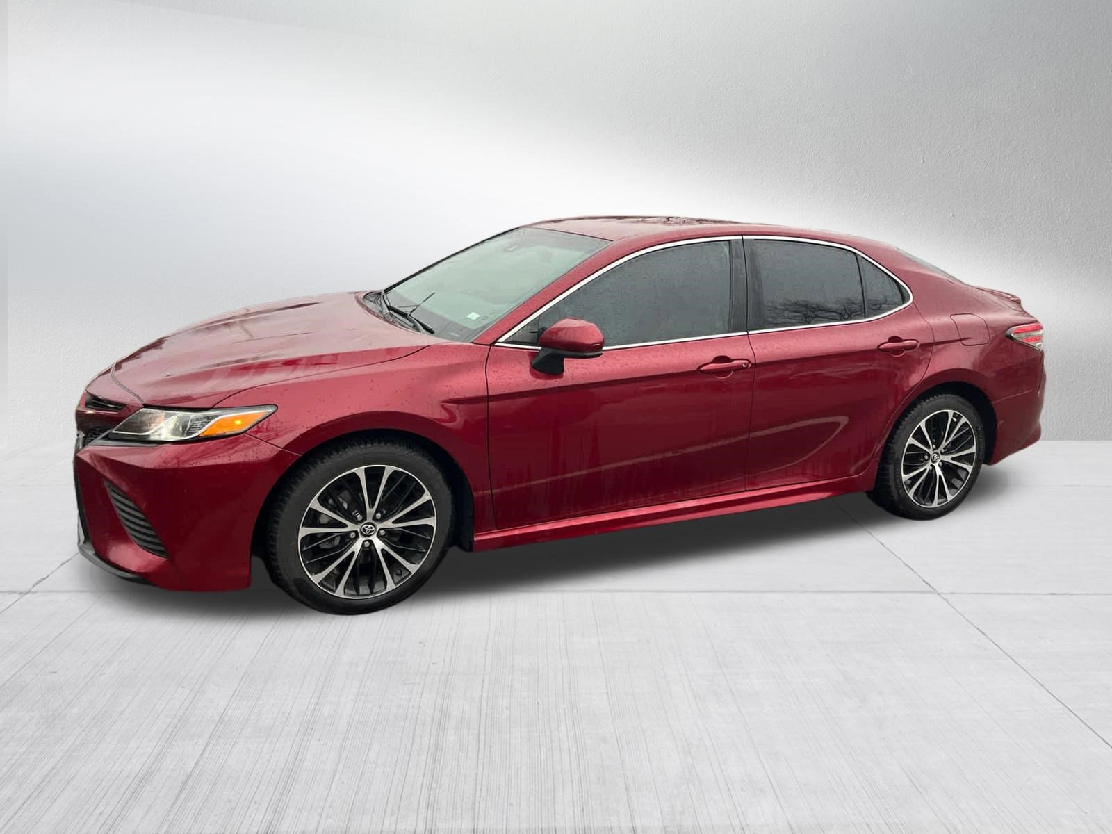 Used 2018 Toyota Camry SE FWD image 2