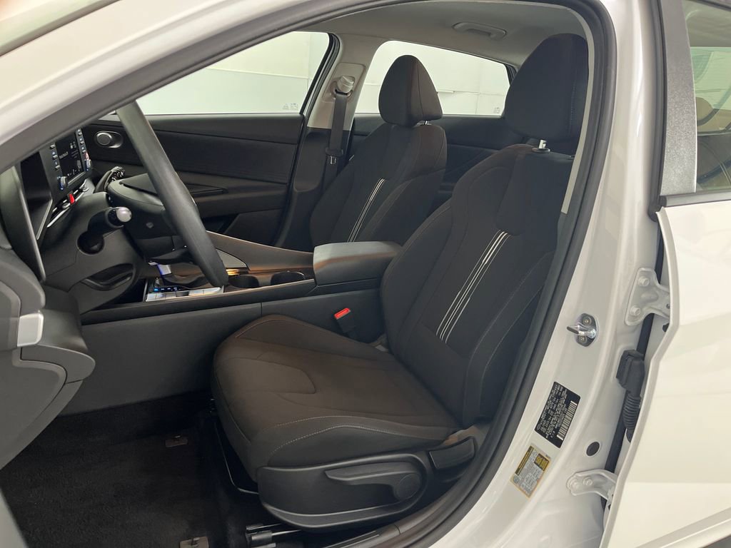 Used 2025 Hyundai Elantra Blue FWD image 18