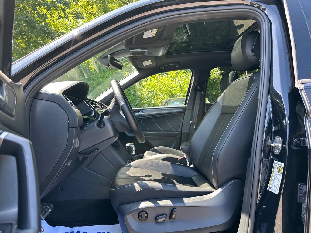 Certified 2024 Volkswagen Tiguan SE R-Line AWD/4WD image 8