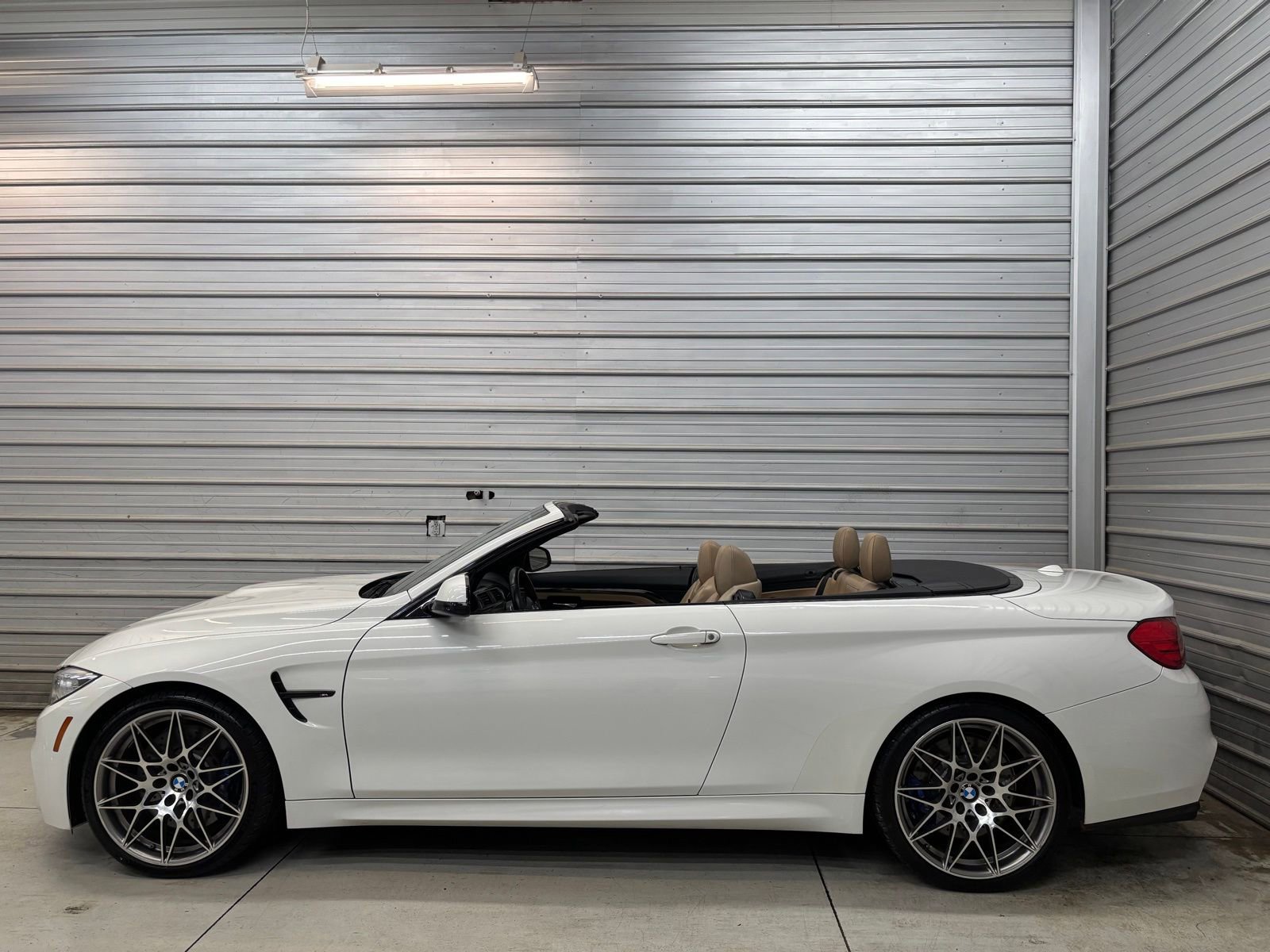 Used 2016 BMW M4 Convertible image 9