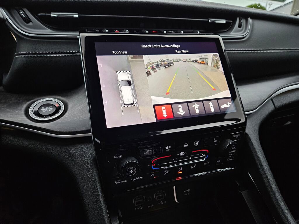 Used 2023 Jeep Grand Cherokee Limited w/ Luxury Tech Group II image 28