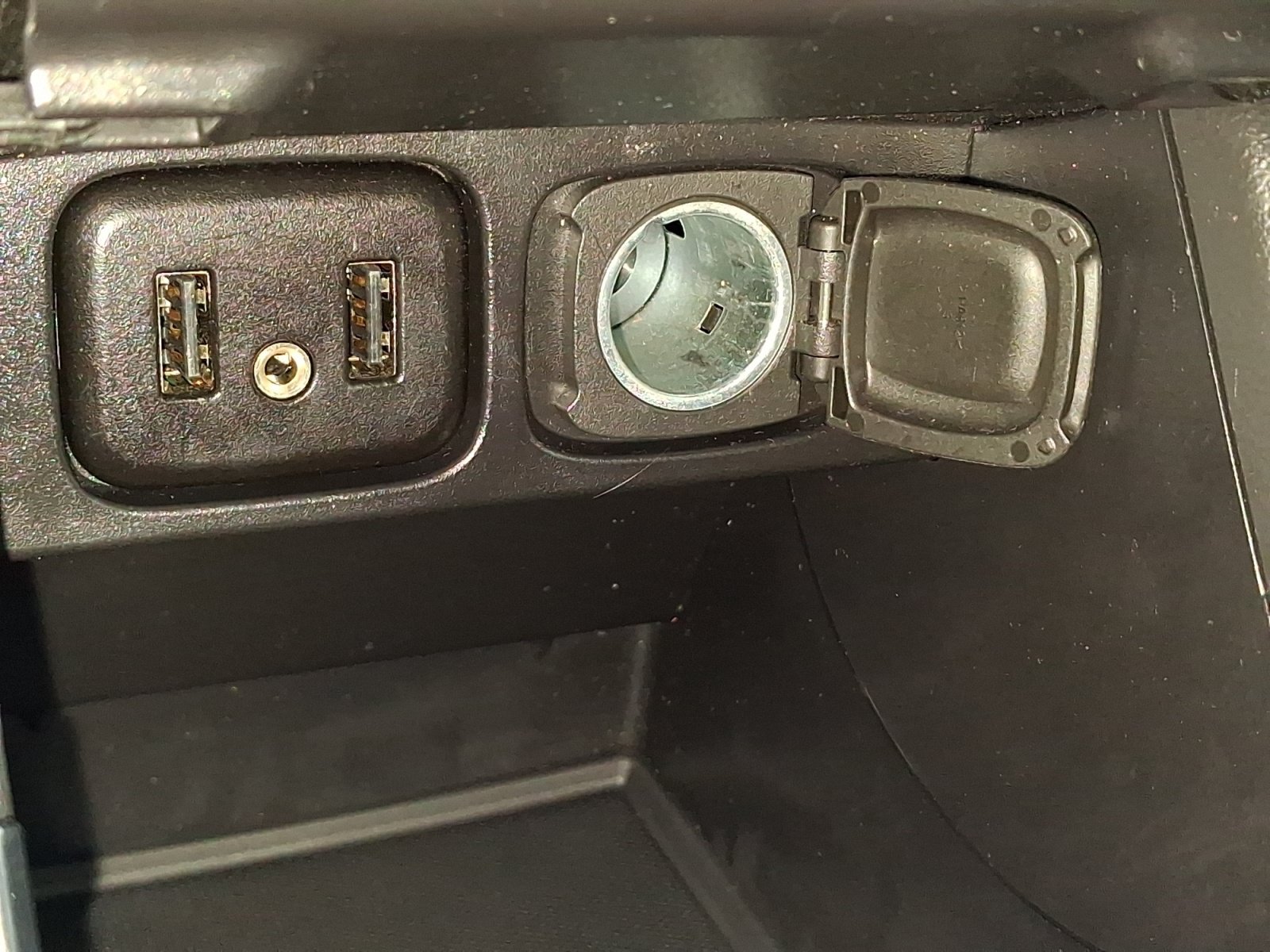 Used 2019 Buick Encore Sport Touring AWD/4WD image 18
