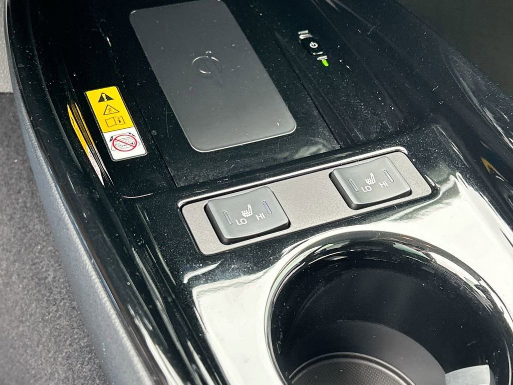 Used 2020 Toyota Prius XLE image 28