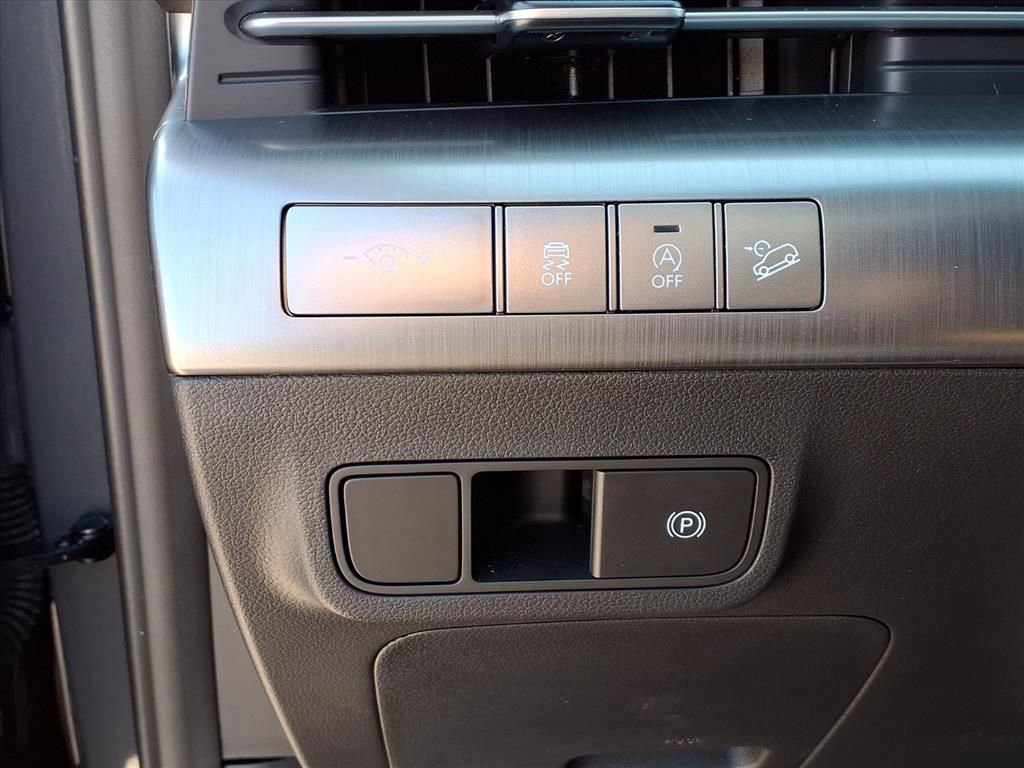 Used 2025 Hyundai Kona SE image 21