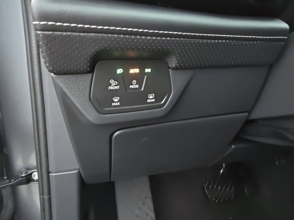 Used 2024 Volkswagen Atlas SE image 19