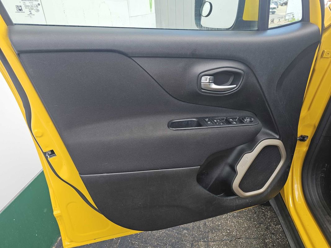 Used 2015 Jeep Renegade Latitude w/ Popular Equipment Group AWD/4WD image 20