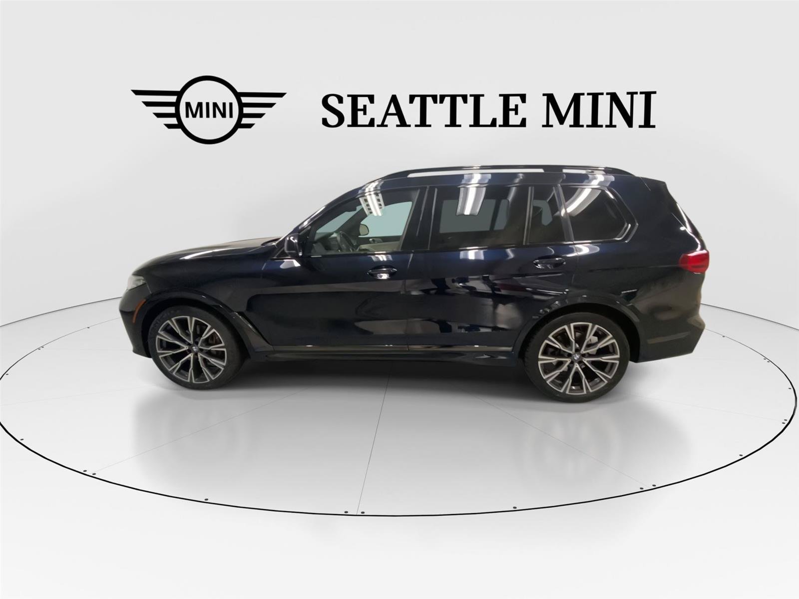 Used 2021 BMW X7 xDrive40i w/ M Sport Package AWD/4WD image 6