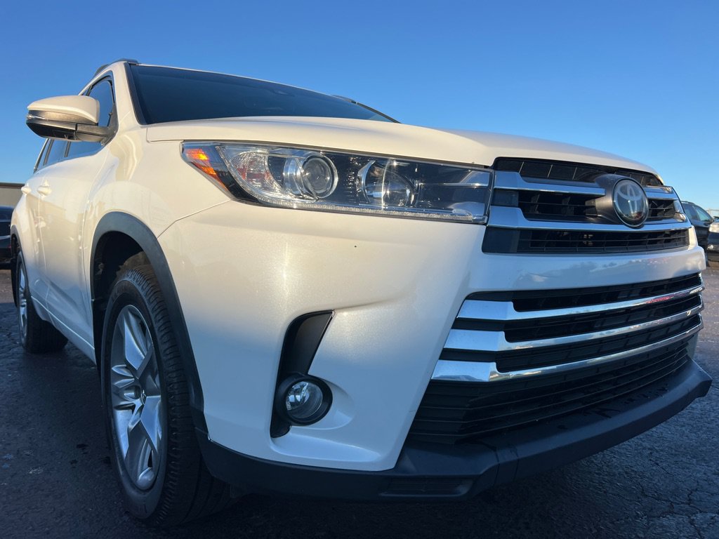 Used 2017 Toyota Highlander Limited AWD/4WD image 2