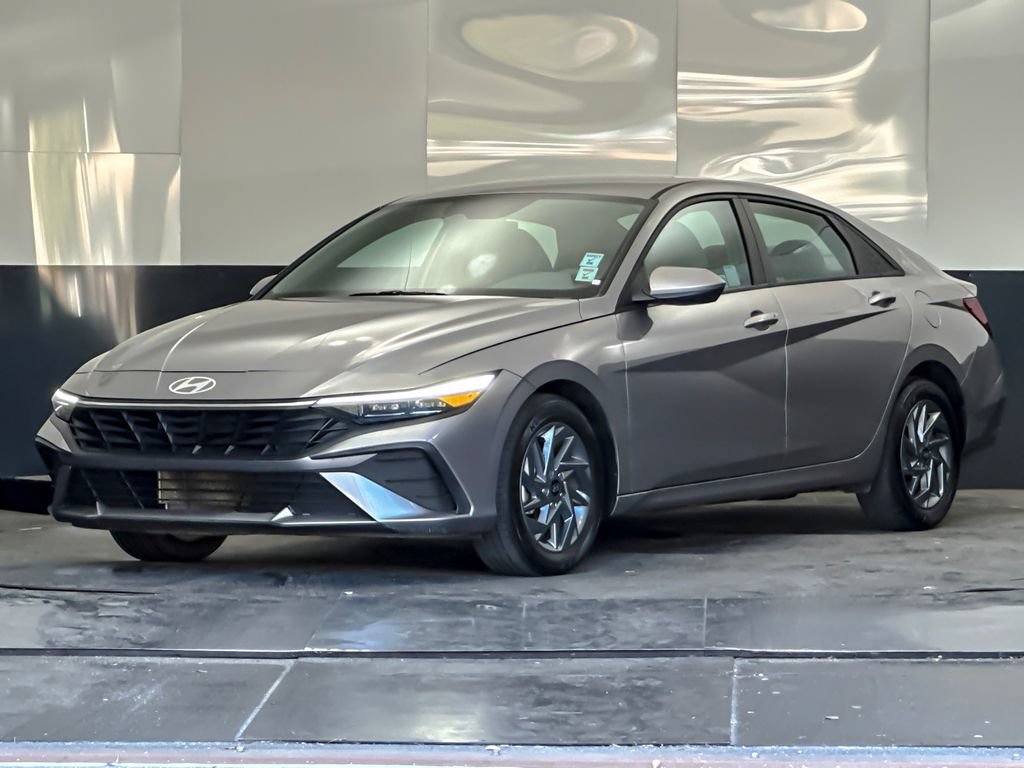 Used 2024 Hyundai Elantra SEL FWD image 7