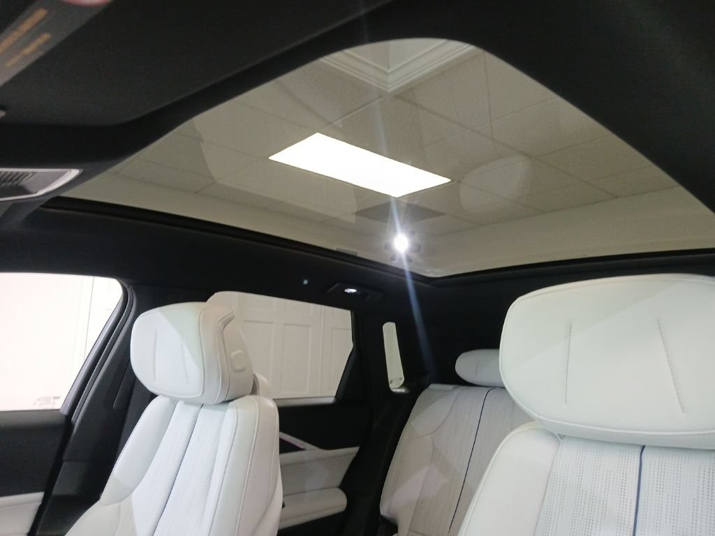 Used 2024 Cadillac Lyriq Luxury AWD/4WD image 17