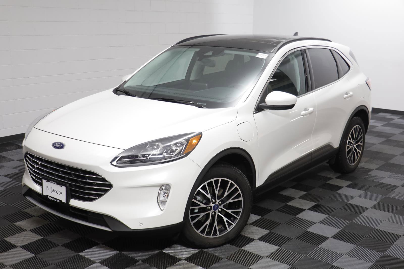 Used 2022 Ford Escape Titanium image 2