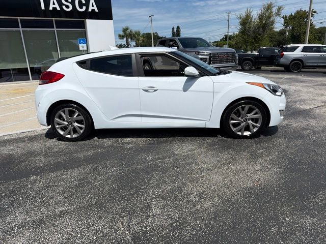 Used 2017 Hyundai Veloster FWD image 9