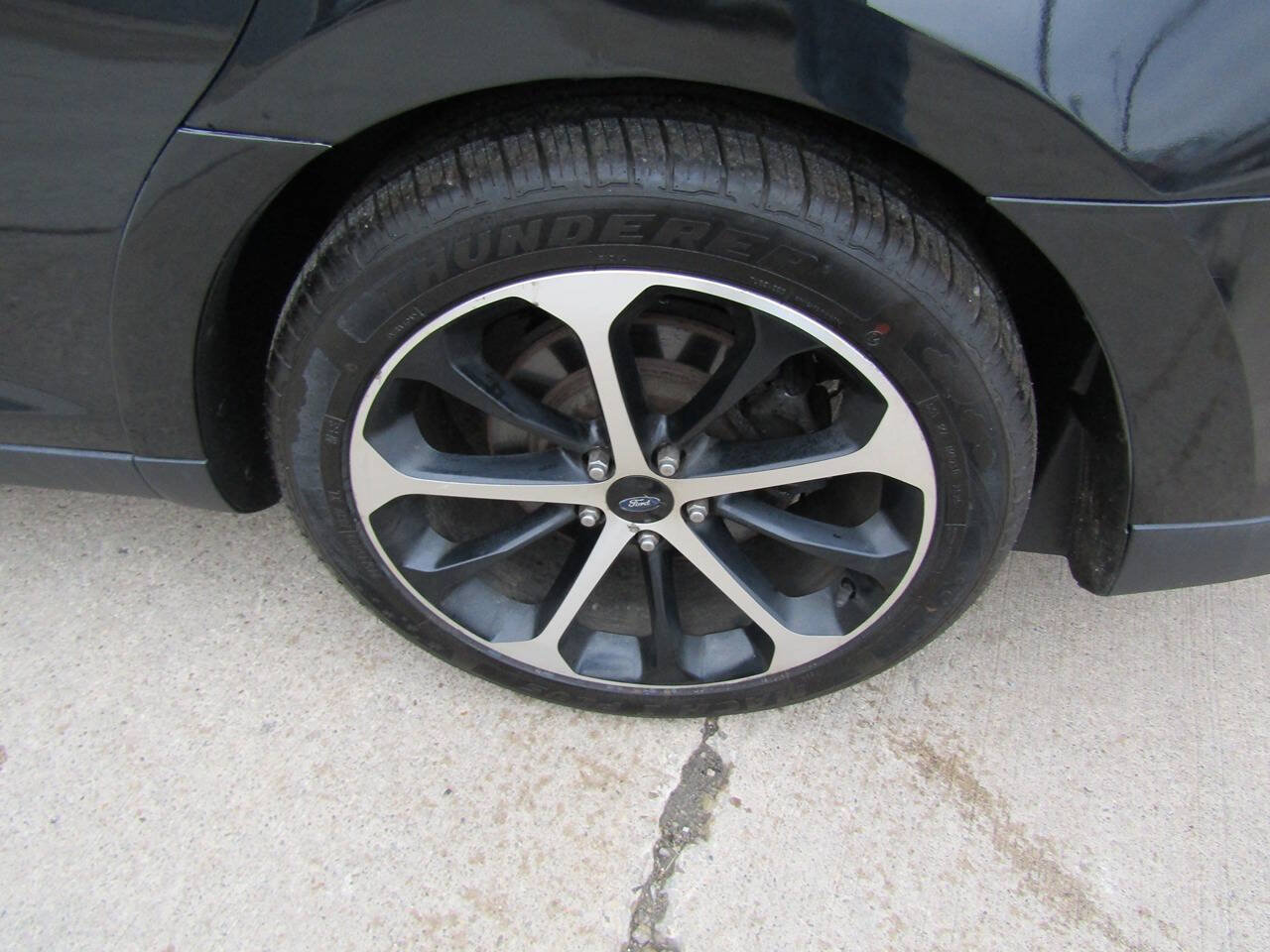 Used 2015 Ford Taurus SEL w/ Equipment Group 201A AWD/4WD image 9