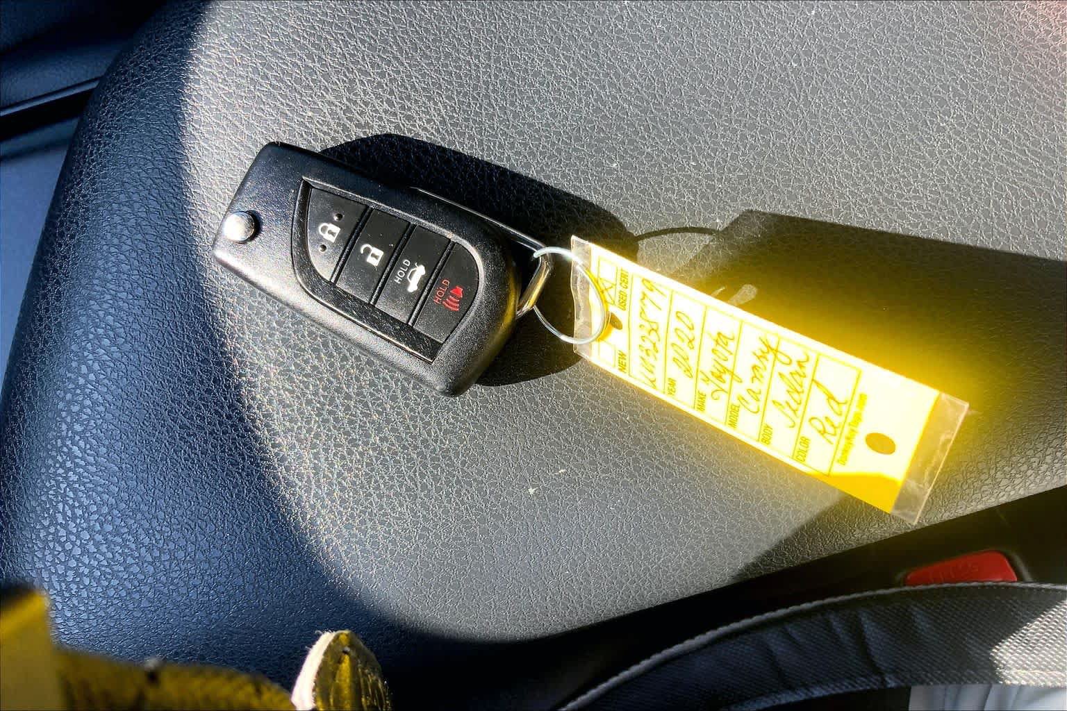 Used 2020 Toyota Camry SE FWD image 15