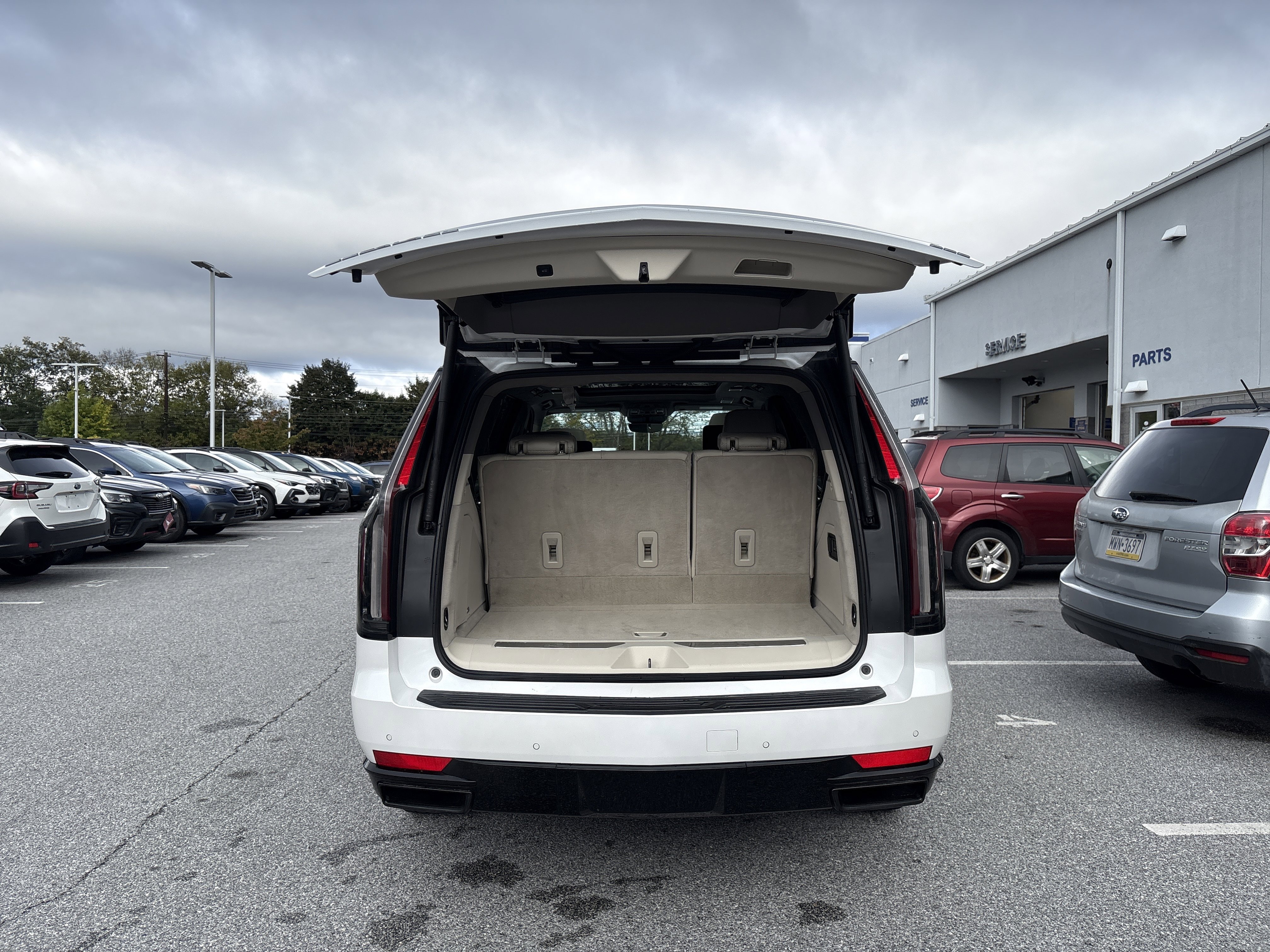 Used 2023 Cadillac Escalade Sport Platinum image 17