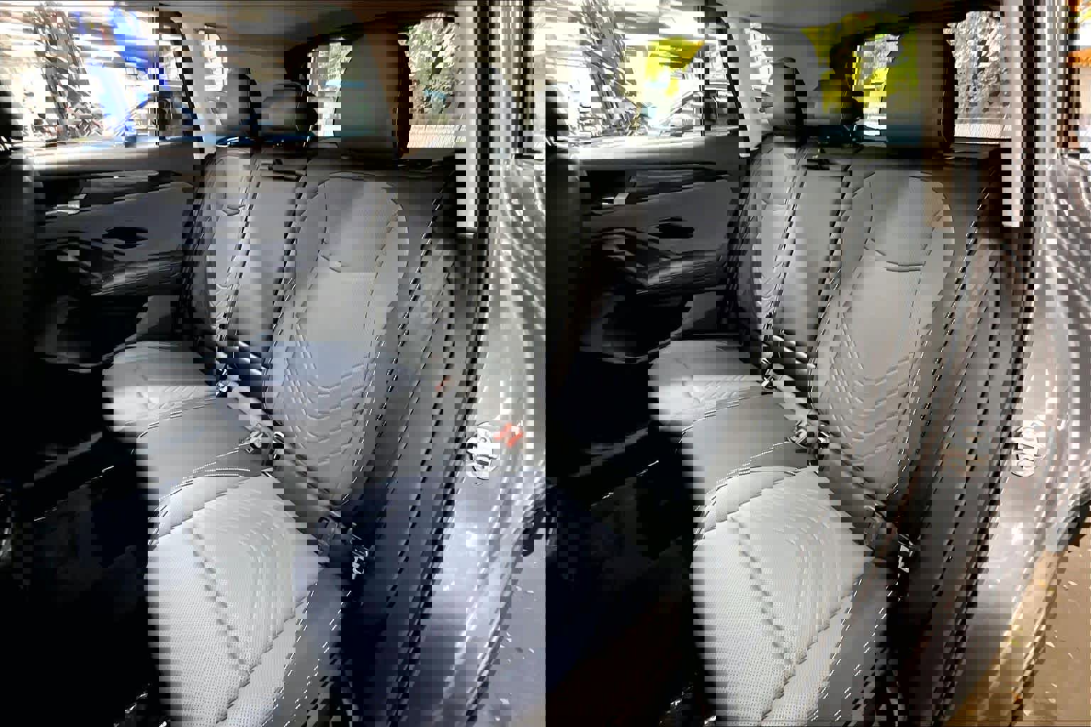 Used 2025 Volkswagen Tiguan SE image 28