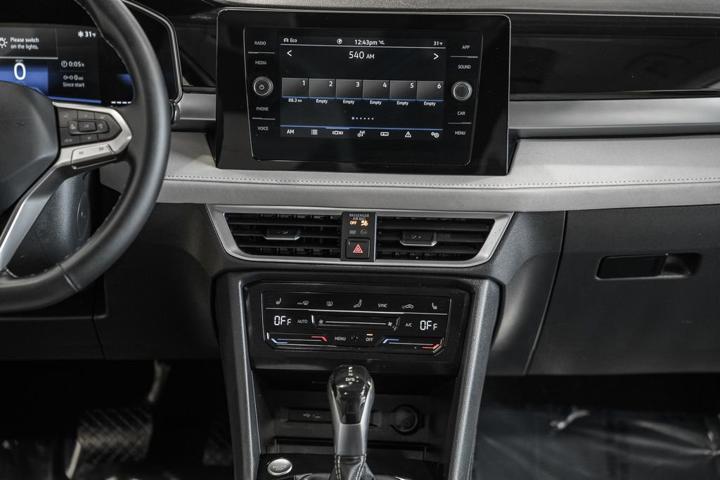 Used 2025 Volkswagen Taos SE w/ Panoramic Sunroof Package image 26