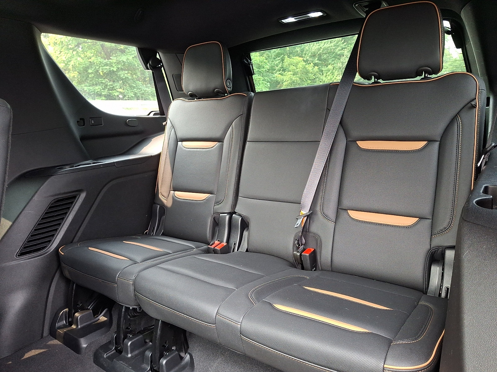 Used 2023 GMC Yukon AT4 w/ AT4 Premium Plus Package AWD/4WD image 10