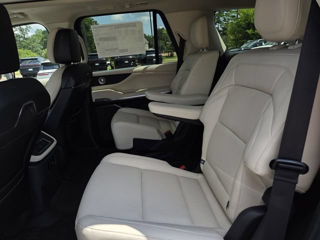New 2027 Lincoln Navigator Reserve RWD image 18