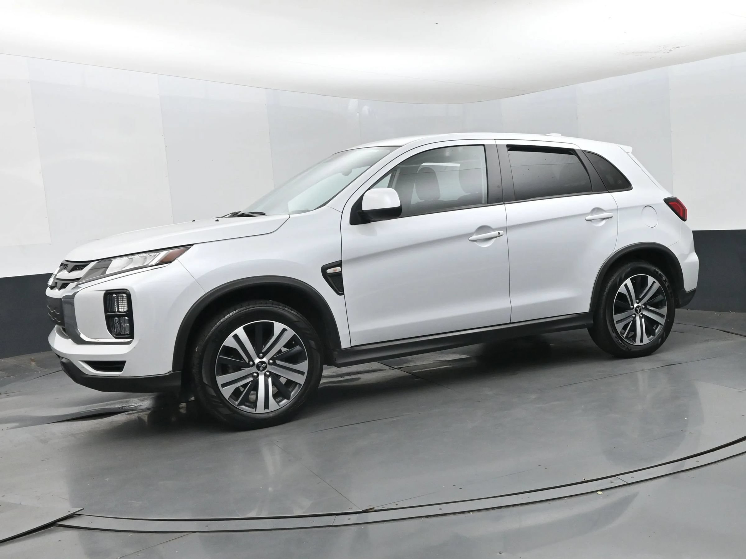 Used 2025 Mitsubishi Outlander Sport ES AWD/4WD image 5