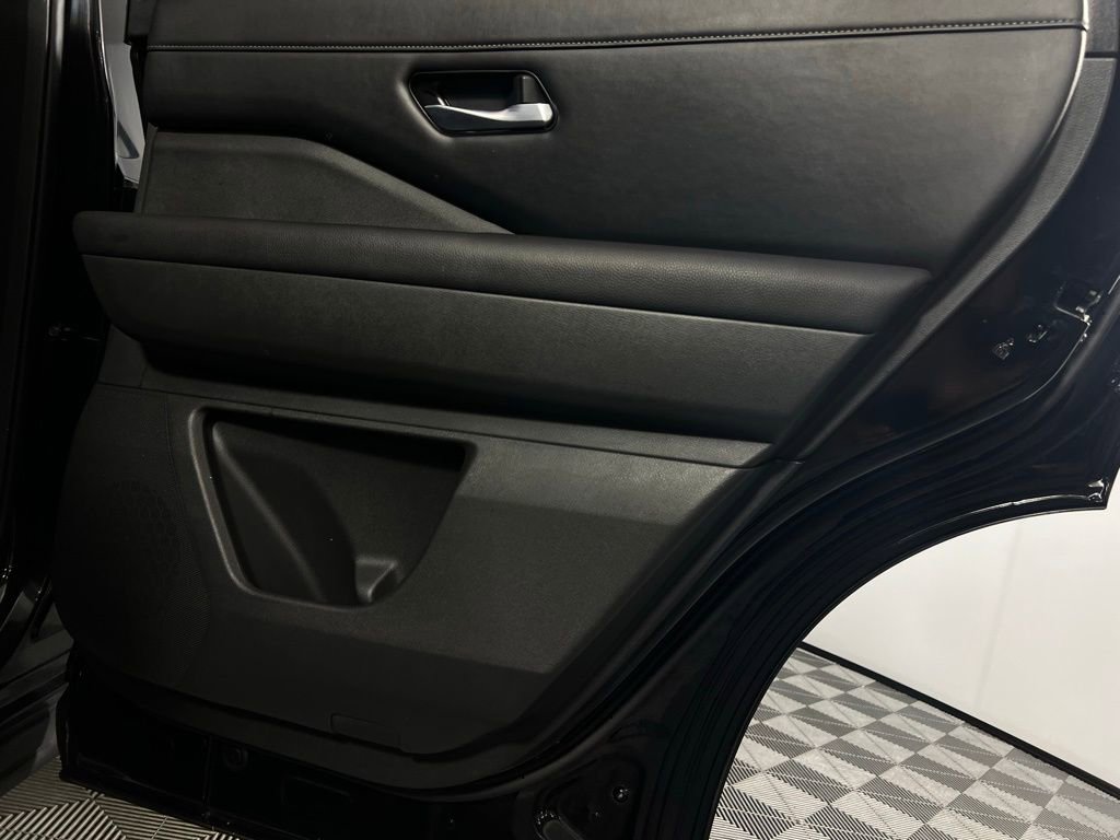 Used 2023 Nissan Pathfinder SL image 31