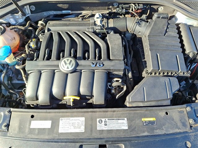 Used 2018 Volkswagen Passat 3.6 image 28