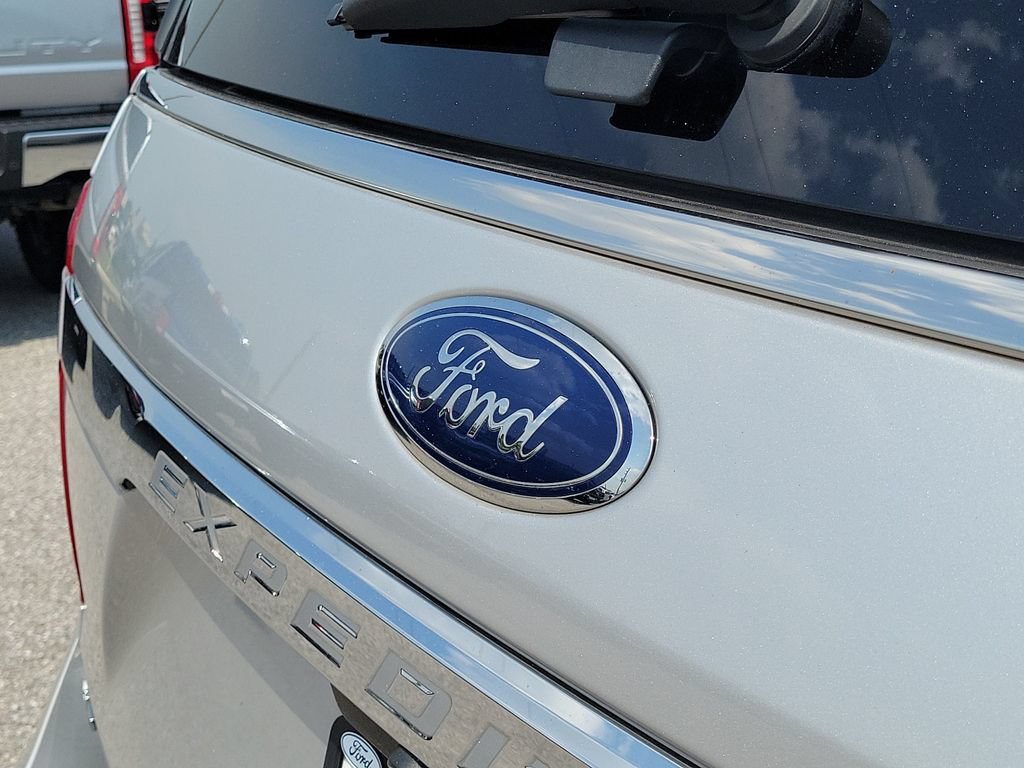 Used 2018 Ford Expedition XLT w/ Equipment Group 202A RWD image 8